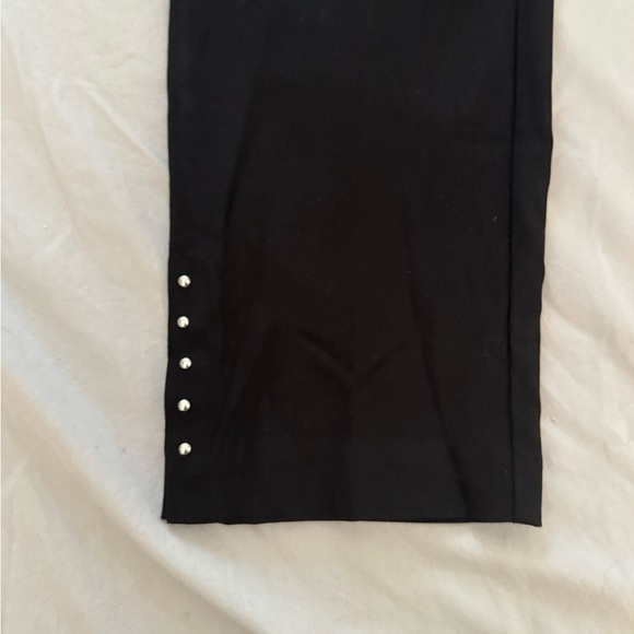 Roz & Ali Black Ankle Pants - Picture 4 of 5